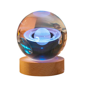 2023 nuevo diseño caliente <span class=keywords><strong>precio</strong></span> de fábrica cambio colorido 3D Led bola de cristal brillante luz nocturna con Base de madera - Product Image 1