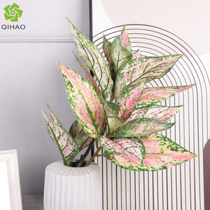 Hojas de Pothos Coloridas Qihao, Plantas Artificiales de Alta Simulación para Decoración de Interiores - Product Image 1