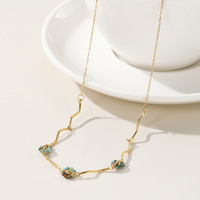 Collier ras du cou bohème en acier inoxydable plaqué or 18 carats avec pierre naturelle et motif floral ondulé pour femme, vente en gros OEM