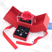 Boîte cadeau rectangulaire rouge à double porte pour la Saint-Valentin avec motif de rose et finition bronzée pour emballage de bijoux - Modèle A006 (vente en gros)