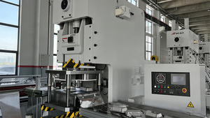 Máquina de Fabricación de Envases de Alimentos de Aluminio Desechables, Totalmente Automática, de Alta Eficiencia y Controlada por PLC, para Motor, de Alta Gama, Fabricada en China - Product Image 4