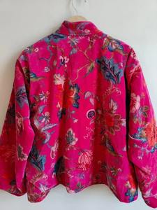 เสื้อแจ็คเก็ตบอมเบอร์กำมะหยี่ผ้าฝ้าย 100% ลายดอกไม้สีชมพู ปักลาย  แบบสองด้าน  รักษ์โลก  ระบายอากาศได้ดี  ทรงสั้น  แฟชั่นฤดูหนาว - Product Image 2