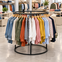 Porte-vêtements rond en métal avec revêtement en poudre, présentoir à vêtements à 4 voies avec rails de suspension circulaires pour magasin de détail et boutique