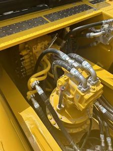 Excavadora Komatsu PC450 Usada de 45 Toneladas con Motor Cummins, Pocas Horas de Uso, Equipo Pesado de Segunda Mano a Precio Económico con Descuento - Product Image 3