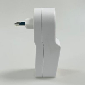 Protector de Voltaje Brasileño de Doble Pantalla 16A 120V con Autoprueba, Enchufe de Protección para Refrigerador, Origen Wenzhou - Product Image 2