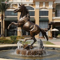 Shopping hôtel décor extérieur grand métal Animal cheval Statue piscine annulaire grandeur nature Bronze galop cheval Sculpture fontaine