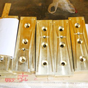 แผ่นไกด์ C90500เหล็กและทองแดงแบริ่งสไลด์เครื่องบดแบบสลิปสำหรับชิ้นส่วนเครื่องจักรทำเหมือง - Product Image 4