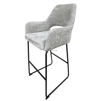Chaise de bar élégante en tissu gris, hauteur comptoir, avec dossier ouvert, fauteuil rembourré, structure en métal noir pour café, hôtel, salon