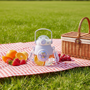 बच्चों के लिए स्ट्रॉ कार्टून प्लास्टिक ड्रिंकवेयर एक्सेसरी के साथ 900 मिलीलीटर स्पेस कैप्सूल डिज़ाइन बड़ी क्षमता वाली बेबी बेली पानी की बोतल - Product Image 4