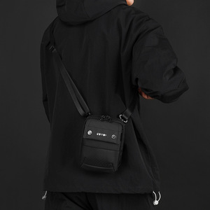 Nueva Bolsa de Pecho Pequeña Cuadrada de Nailon Impermeable y Resistente al Desgaste para Hombre, para Viajes y Desplazamientos, con Cierre de Cremallera y Costuras - Product Image 6