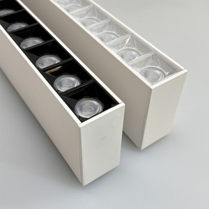 Suspension LED linéaire à intensité variable avec éclairage vers le haut et vers le bas, optique à lentilles à lamelles noires/transparentes pour l'éclairage de bureau - Product Image 2