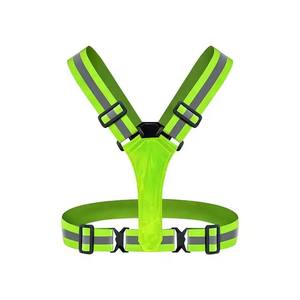 Gilet réfléchissant à LED pour la sécurité en course avec éclairage LED intégré Protection de type 1 certifiée EN 20471 - Product Image 2