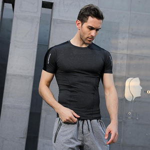 Camiseta deportiva ligera sin costuras para hombre para entusiastas del fitness con tejido elástico de 4 vías - Product Image 1