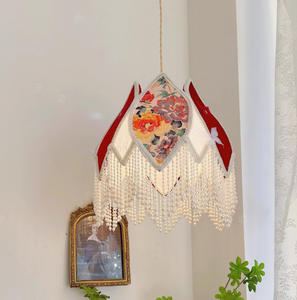 Französischer Mittelalterlicher Handgefertigter Vintage-Stoff-Quasten-Palast-Kronleuchter Vintage-Pendelleuchte für Ferienhaus und Arbeitszimmer - Product Image 2