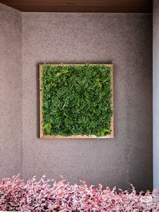 แผงฉากหลังพลาสติกตกแต่งภายในและภายนอกอาคารแบบเป็นมิตรกับสิ่งแวดล้อม 33A พร้อมใบไม้ประดิษฐ์สีเขียวและหญ้าติดผนังแบบ 3 มิติ - Product Image 3