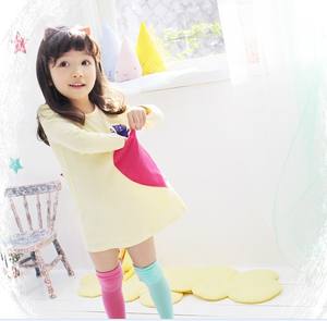 Vêtements pour enfants en gros, robe à manches longues mignonne avec imprimé cœur pour les petites filles, fabriquée en Chine - Product Image 1