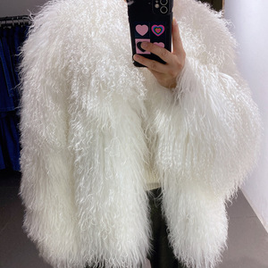 Autentico Cappotto in Pelliccia di Agnello Mongolo Soffice e Riccio per Donne - Product Image 2