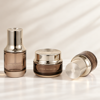 Stock disponible |   Série d'emballages de soins de la peau en verre givré gris fumé de qualité supérieure, flacon luxueux à texture raffinée