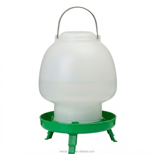 Nuevo Comedero Manual de Plástico Verde HM de 12L con Patas para Pollos y Aves de Corral, Bebedero Tipo Bola - Product Image 6