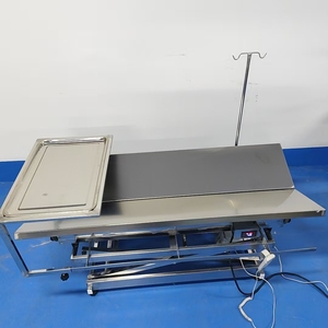 Table d'opération électrique en acier inoxydable 304 avec système de chauffage et <span class=keywords><strong>alimentation</strong></span> électrique intégrée pour usage chirurgical vétérinaire - Product Image 4