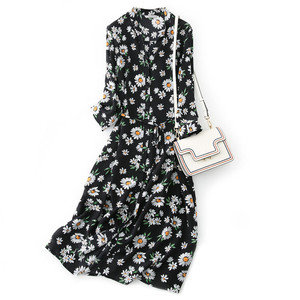 Abito Midi in Seta di Gelso con Stampa Margherita a Maniche Lunghe da Donna, con Cintura, Lusso Estivo 2024 - Product Image 1