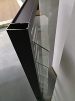 Fenêtres à persiennes en aluminium et verre modernes avec moustiquaire pour le bureau et la résidence
