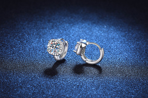 Boucles d'oreilles Huggie en Moissanite <span class=keywords><strong>1</strong></span> <span class=keywords><strong>carat</strong></span> pour Femme, en Argent Sterling S925 Plaqué Or 18K, Sertissage Carré, Bijoux de Luxe - Product Image 4