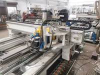 Scie à quatre bords CNC de haute précision pour portes, scie automatique à quatre côtés pour machines à portes en bois, usine de meubles