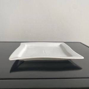 Assiette de Dîner en <span class=keywords><strong>Porcelaine</strong></span> de 8 Pouces, en Stock, Faible MOQ, Assiette de Présentation Irrégulière en <span class=keywords><strong>Porcelaine</strong></span> Prête à l'Emploi pour Expédition Rapide - Product Image 4