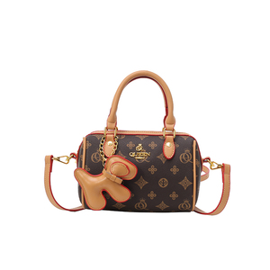 Sac à main Boston à motif géométrique tendance, rivets durables, portable, en PU, sac à main pour femme pour un usage quotidien. - Product Image 1