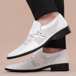 Mocasines Blancos de Hombre con Punta en Pico, Parte Superior de Cuero y Malla Transpirable, Suela de Goma, Logotipo Grabado, Zapatos de Vestir para Oficina y Carrera Profesional - Product Image 3