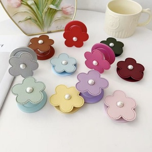 Support de téléphone magnétique en cuir INS tendance avec perles et fleurs, support de bureau flexible et coloré pour filles, support de téléphone portable - Product Image 5