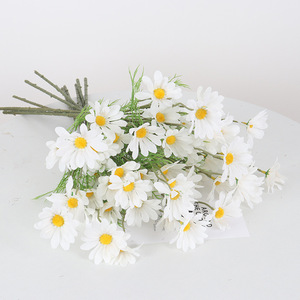 Ramo de Margaritas Artificiales Jessie, Flores de Seda Blancas y Amarillas, Decoración para Bodas y Hogar, Accesorios para Fotografía - Product Image 1