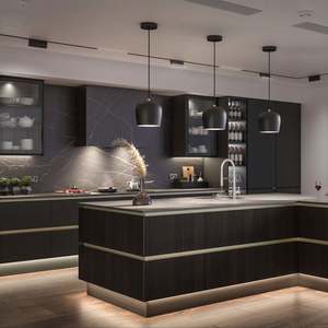 Armoires de cuisine sur mesure, îlot et plan de travail personnalisés - Product Image 1