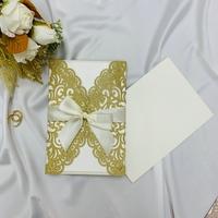 Cartes d'invitation de mariage en papier découpées au laser sur le thème de l'amour avec paillettes roses
