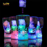 Cubetti di Ghiaccio LED Multicolore Lampeggianti Impermeabili Luminosi al Buio per Bar, Club, Feste in Casa, Decorazioni per Vino e Lauree