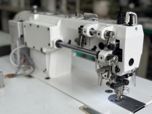 WholeSale Price DS303 FlatBed Lockstitch Industrial <b>Sewing</b> Machine Top & Bottom Feed High-Speed Machine for Garments - Product Image 4