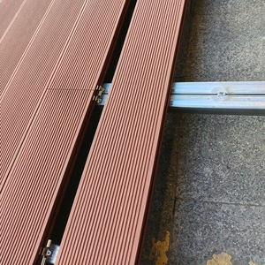 Tarima Exterior Antideslizante de WPC Contemporánea, Instalación con Sistema de Clic, Duradera, Impermeable, para Terrazas - Product Image 1