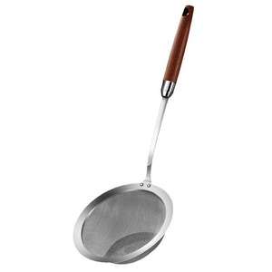 Cuillère-filtre longue en acier inoxydable avec manche en bois de Sapele pour la friture et la séparation des soupes, usage domestique et cuisine - Product Image 5