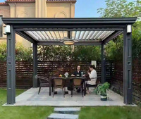 Pergola bioclimatique motorisée étanche avec télécommande et cadre en aluminium résistant aux UV pour jardin et extérieur
