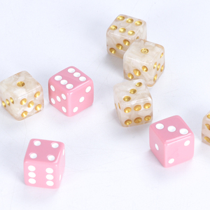 Dés de jeu en résine transparente rose de 18 mm avec points blancs, logo personnalisé en acrylique, coins arrondis, dés D6 pour accessoires de jeu et jeux de dés - Product Image 3