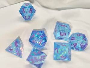 <span class=keywords><strong>Juego</strong></span> <span class=keywords><strong>de</strong></span> <span class=keywords><strong>dados</strong></span> poliédricos <span class=keywords><strong>de</strong></span> resina azul brillante, <span class=keywords><strong>dados</strong></span> hechos a mano con bordes afilados, <span class=keywords><strong>dados</strong></span> para juegos <span class=keywords><strong>de</strong></span> rol <span class=keywords><strong>de</strong></span> mesa, accesorio para juegos <span class=keywords><strong>de</strong></span> mesa - Product Image 2