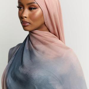 Hijab en modal musulman de luxe avec logo personnalisé, imprimé, pour toutes les saisons, personnalisable, léger, mode modeste, confortable et extensible - Product Image 2