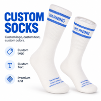 Chaussettes blanches personnalisées avec bordure rayée bleue et impression de texte, logo personnalisé, texte personnalisé et tissu tricoté de qualité supérieure