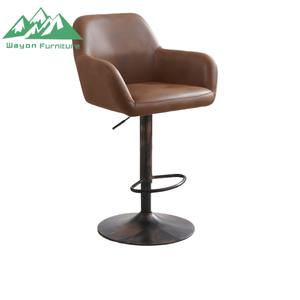 <span class=keywords><strong>Tabouret</strong></span> de <span class=keywords><strong>bar</strong></span> pivotant réglable avec accoudoirs, chaise de <span class=keywords><strong>bar</strong></span> rembourrée en similicuir marron avec base en métal noir - Product Image 1