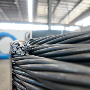 Filament de PC enduit d'époxy anti-corrosion salin 1x7 1960MPa 15,2 mm BS5896 pour le renforcement des pieux offshore, des quais portuaires et des ponts maritimes - Product Image 1