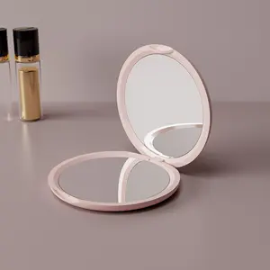 مرآة صغيرة محمولة باليد للماكياج يمكن حملها وتثبيتها وتُحمل باليد وتتميز بأنها لطيفة وقابلة للطي ومخصصة بشعار حسب الطلب