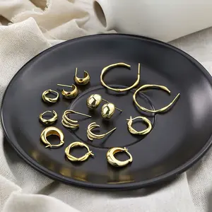 थोक 925 स्टर्लिंग चांदी 18K सोना मढ़वाया घेरा सी आकार स्टड कान की बाली महिलाओं के लिए
