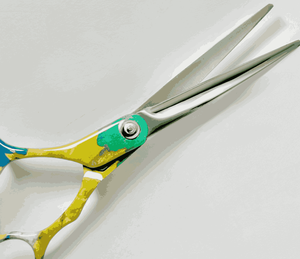 Ciseaux de coiffure professionnels pointus en acier inoxydable de 5.5 pouces pour droitier personnalisables avec logo personnalisé - Product Image 2