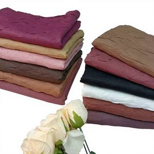 ผ้าคลุมฮิญาบเจอร์ซีย์ลายดอกไม้/ลายสก็อตสีม่วงพรีเมียม เนื้อผ้านุ่ม ระบายอากาศได้ดี ให้ความรู้สึกเหมือนผ้าฝ้าย เหมาะสำหรับใช้ในชีวิตประจำวันและโอกาสต่างๆ แพ็ค 12 ผืน - Product Image 1